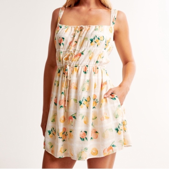 Abercrombie & Fitch Dresses & Skirts - Abercrombie tie front mini dress